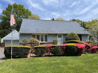 10 Kilburn Ave, Huntington Station, NY 11746