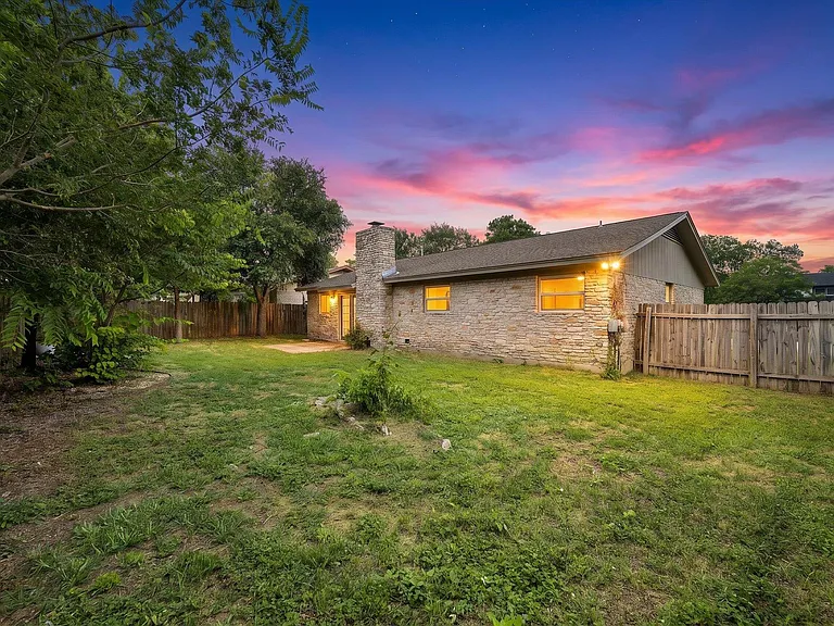 12902 Lamplight Village Ave — Photo 3