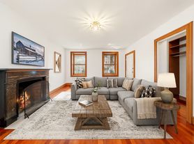 331 W 22nd St