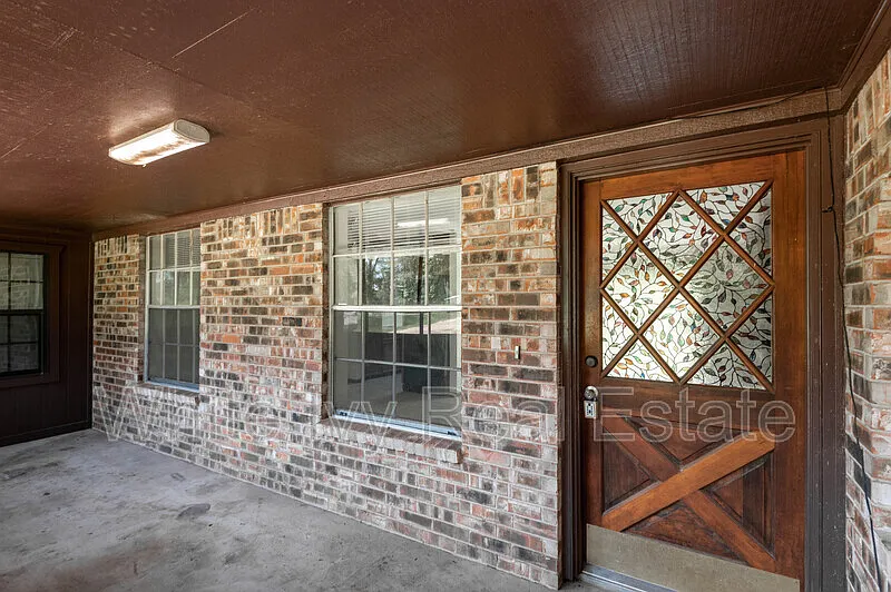 3 bed, 1.0 bath, 1274 sqft, $1,325 — Photo 2