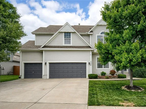 2208 SW Hawk View Rd, Lees Summit, MO 64082