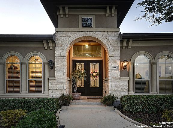 4th image of 858 Hampton Oaks