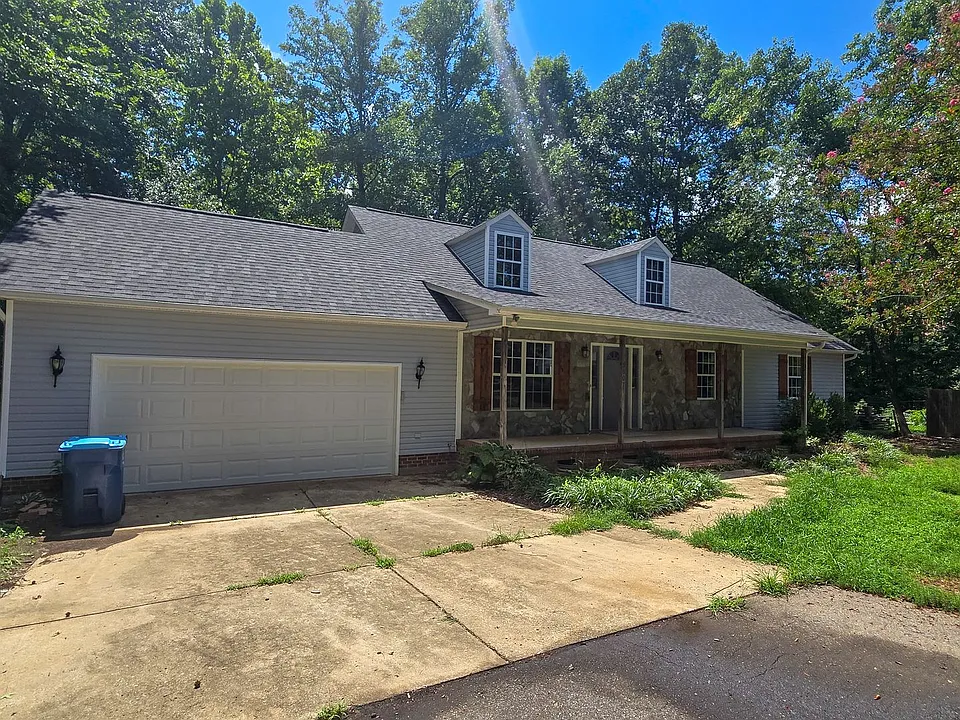 5607 Whispering Pines Dr