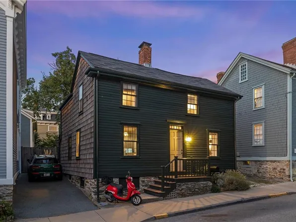 12 Sherman St, Newport, RI 02840