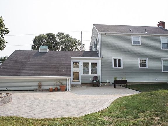 5th image of 80 Howland Ave