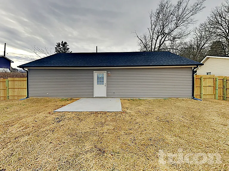 603 Foster St — Photo 17