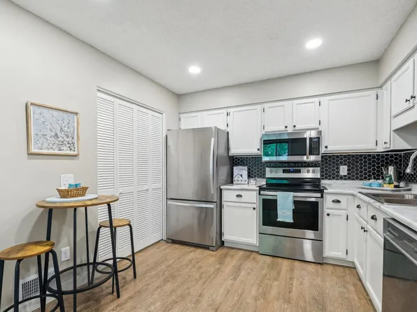 2443 Wimbledon Bay, Woodbury, MN 55125