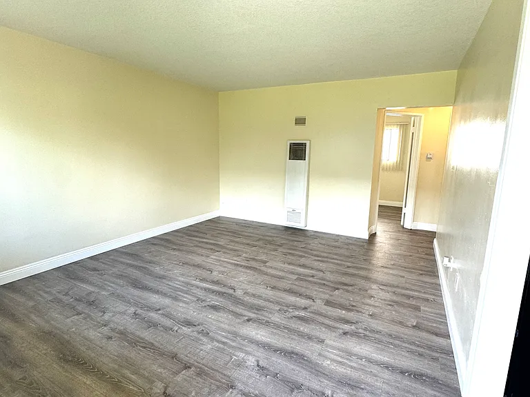 11541 Stuart Dr — Photo 9