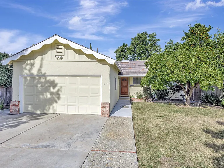 274 Walker Dr — Photo 2