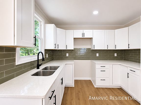 2nd image of 807 Candlewood Dr