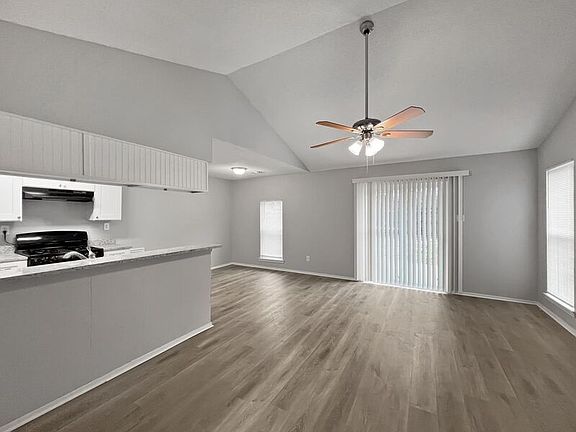 2nd image of 3760 Pembrook Cv