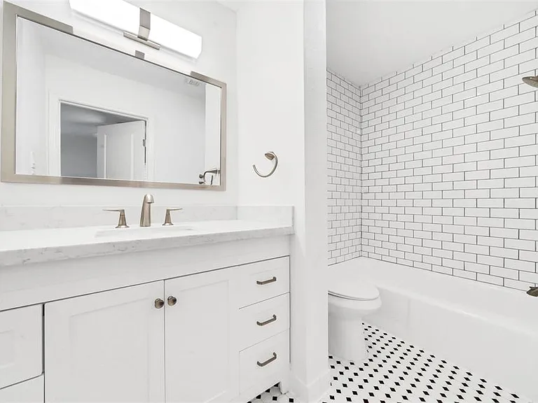 2610 Whitney St #2612 — Photo 6