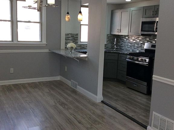 4th image of 2215 Lynn Blvd