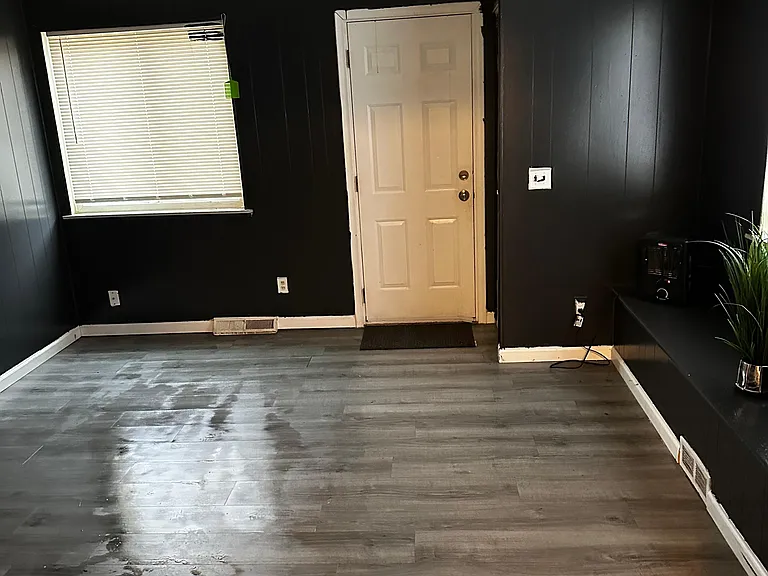 22738 Sharrow Ave — Photo 3