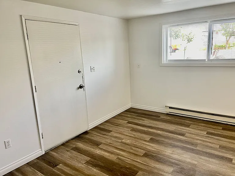 1907 W Broadway Ave — Photo 5