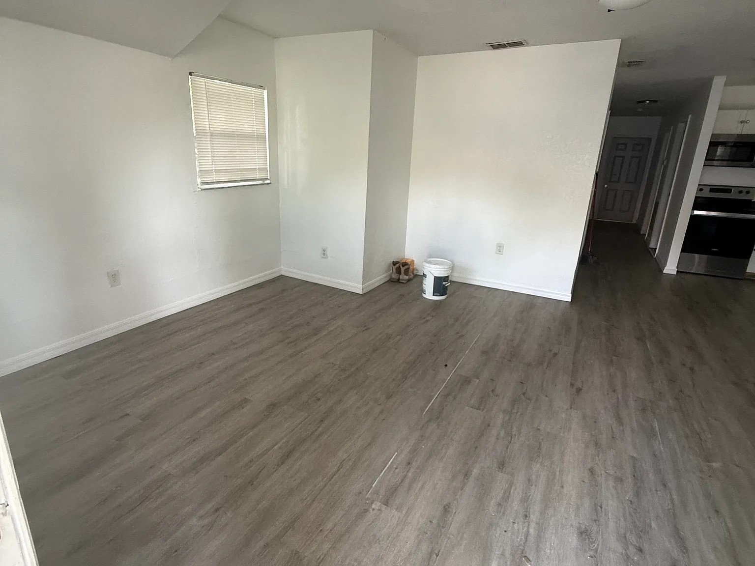 3 bed, 1039 sqft, $2,300 — Photo 2