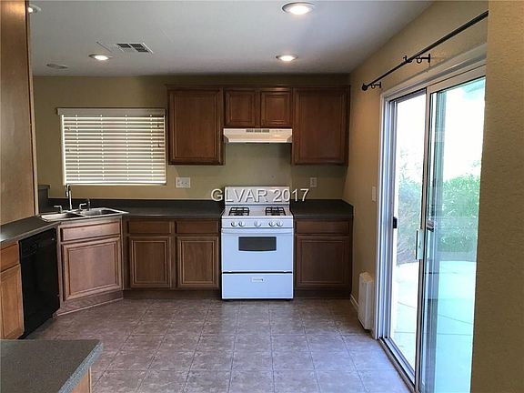 4th image of 598 Shewsbury Ave #0
