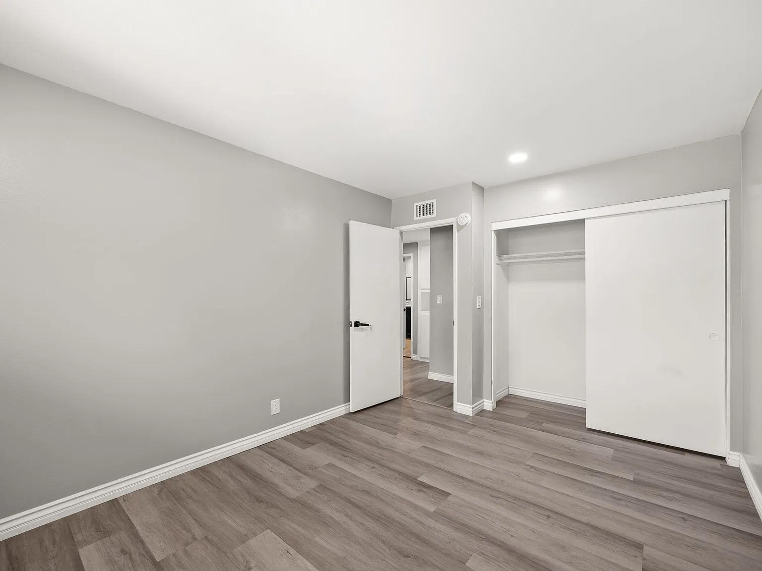 4 bed, 1750 sqft, $5,200 — Photo 2