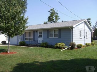 904 W 8th St, Vinton, IA 52349