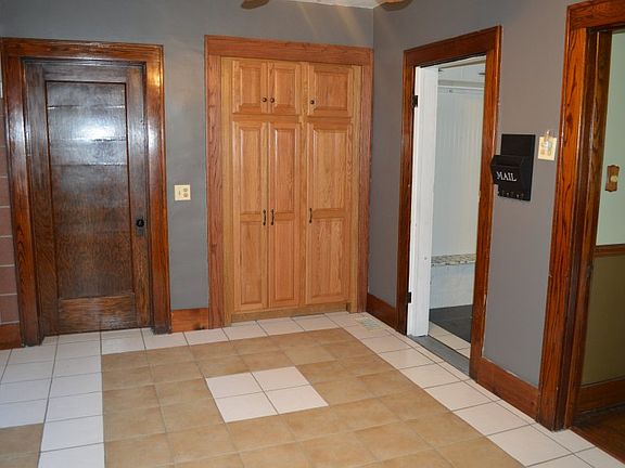 5th image of 119 E Cornelia St
