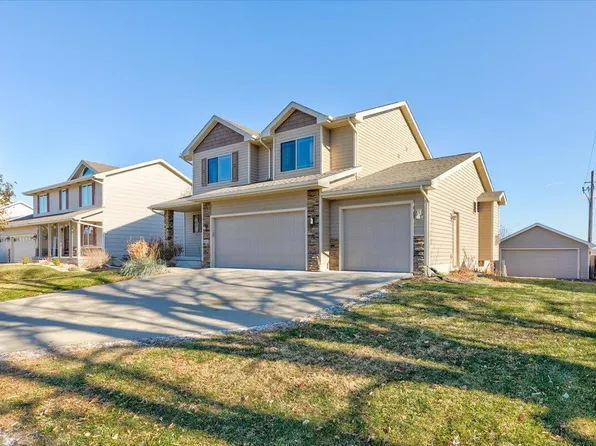 405 Lincoln St NE, Bondurant, IA 50035