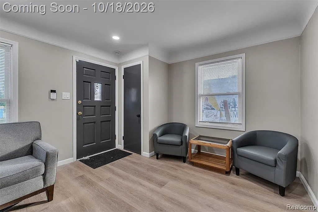 2 bed, 1.0 bath, 1500 sqft, $1,200 — Photo 2