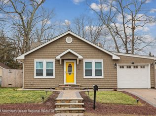 40 E 4th St, Howell, NJ 07731