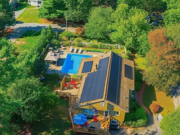 6 Gary Dr, Mattapoisett, MA 02739
