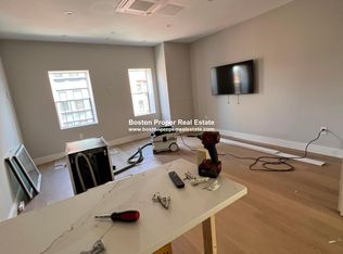 267 Newbury St #5R, Boston, MA 02116