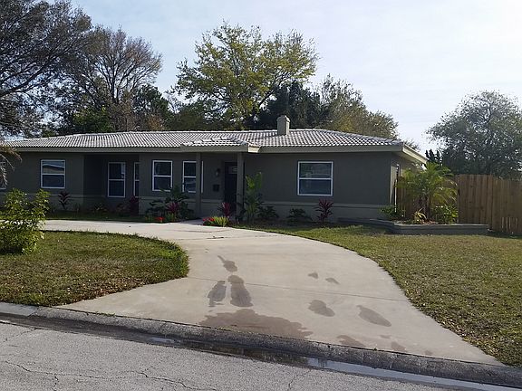 2nd image of 2401 Leslee Lake Dr N