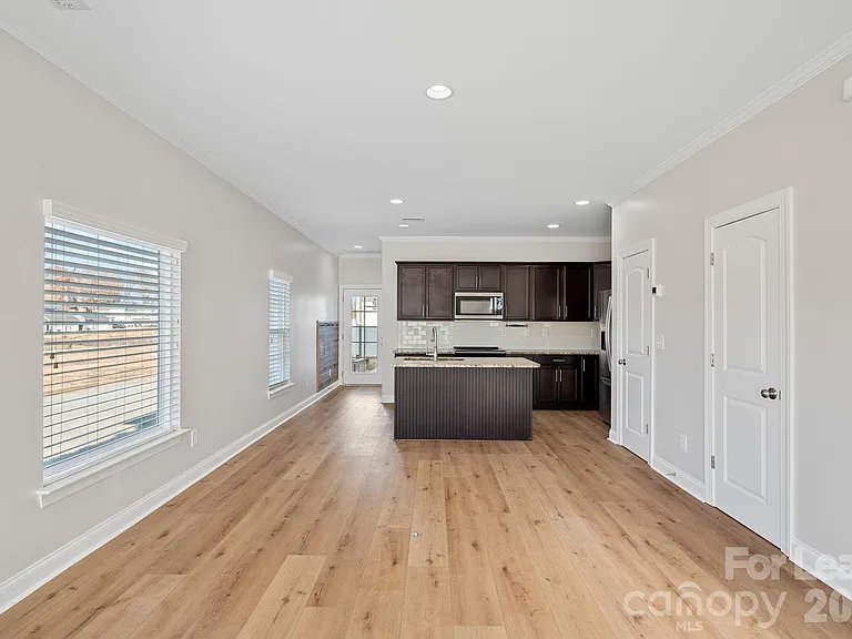 2503 Gallery Dr — Photo 5