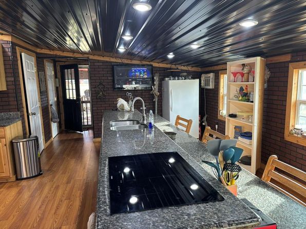 506 County Road 3102, Center, TX 75935