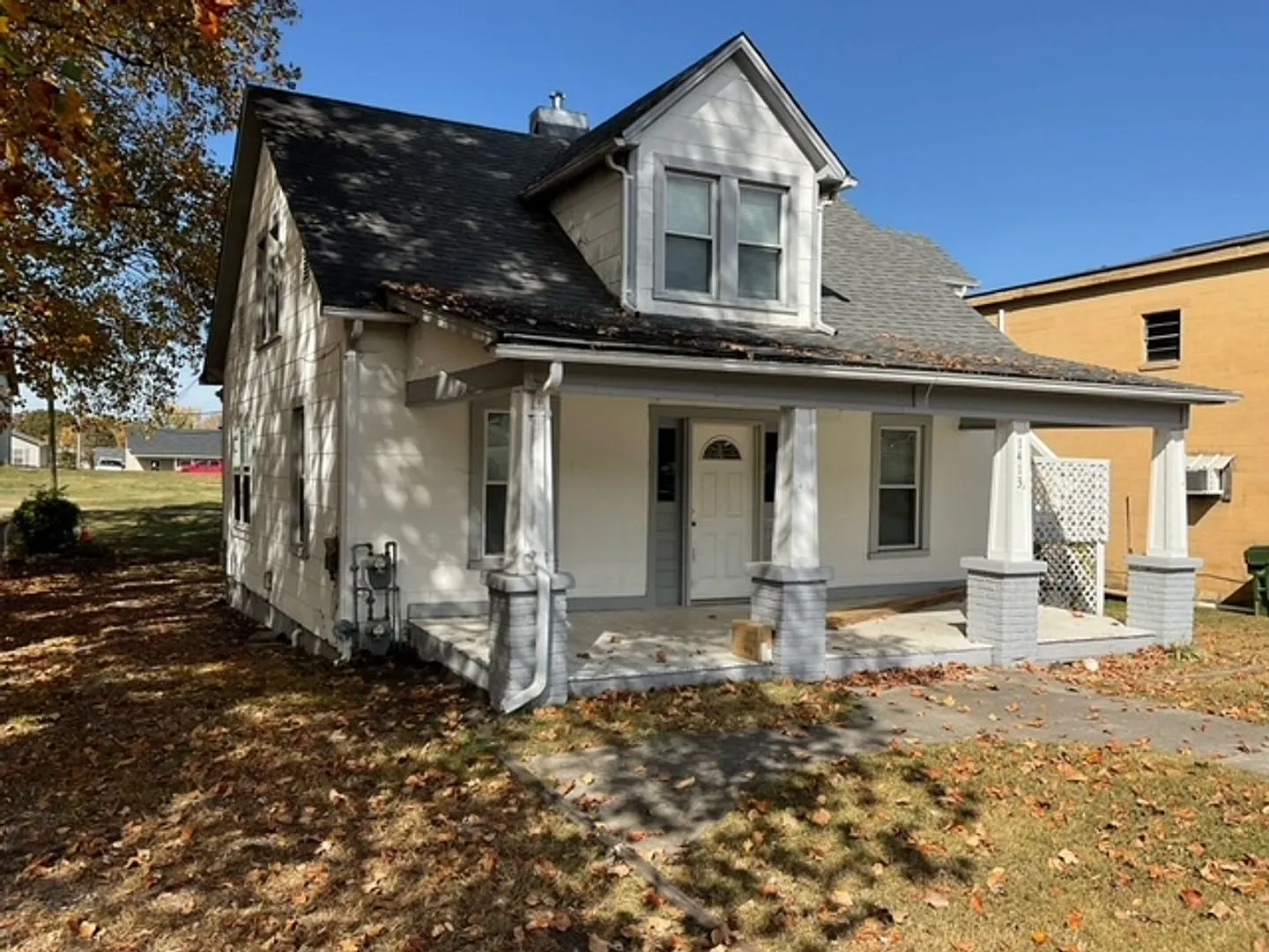 3 bed, 1.0 bath, 1130 sqft, $1,450 — Photo 1