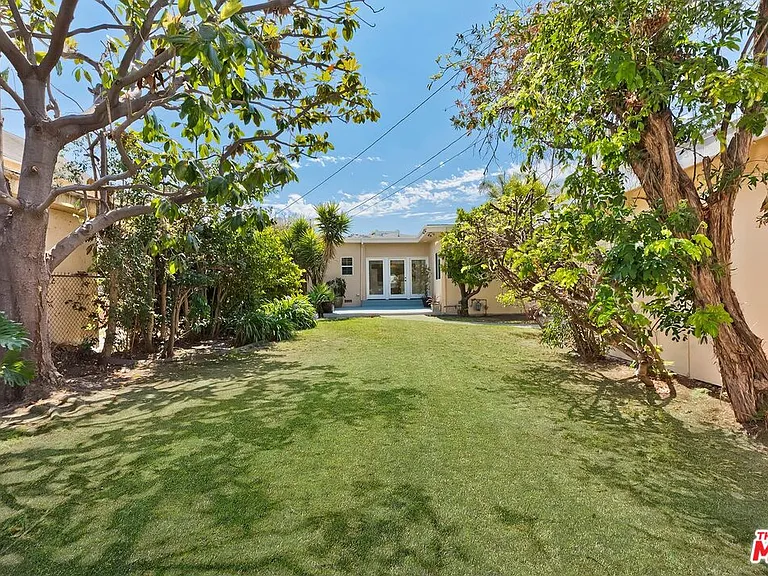 212 N Palm Dr — Photo 15