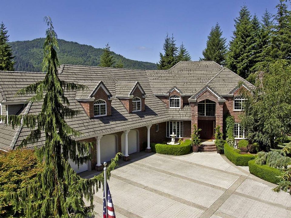 Builder's own home situated privately on Tiger Mountain