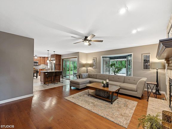 4th image of 4507 Thornbury Dr E