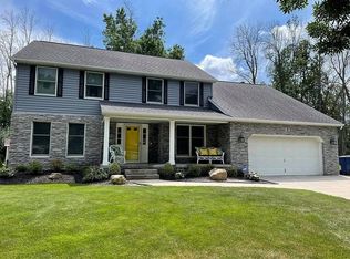 19 S Castlerock Ln, East Amherst, NY 14051