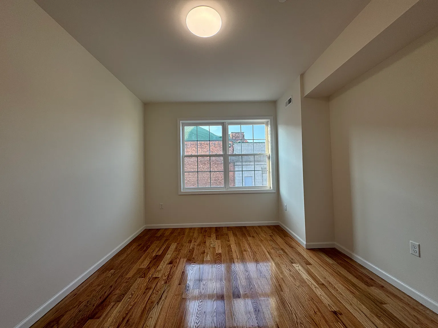 2 bed, 930 sqft, $2,340 — Photo 3
