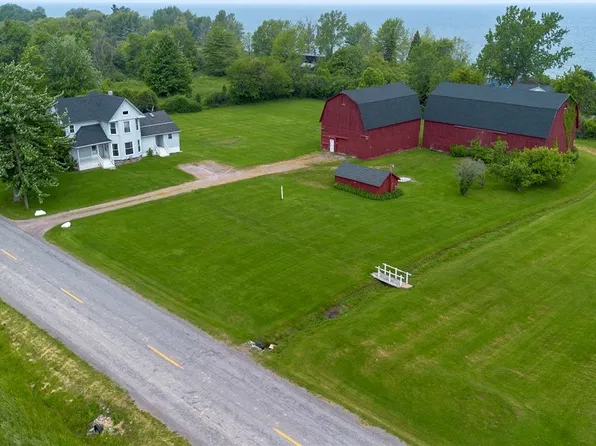 11131 Lakeshore Rd, Lyndonville, NY 14098