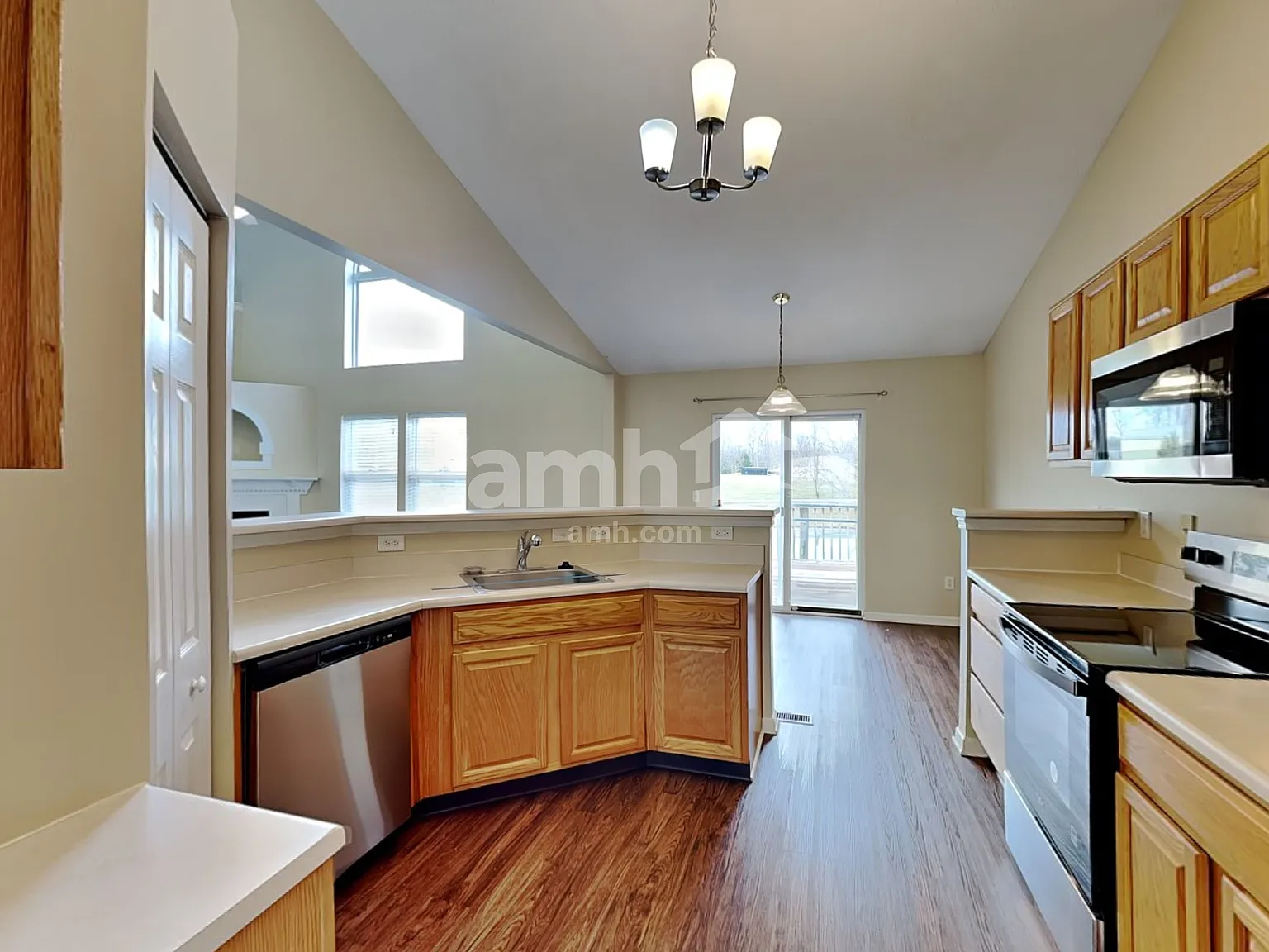 3 bed, 2.5 bath, 2384 sqft, $2,605 — Photo 3