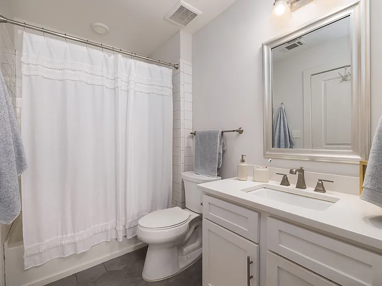 2015 1st Ave N #3A — Photo 25
