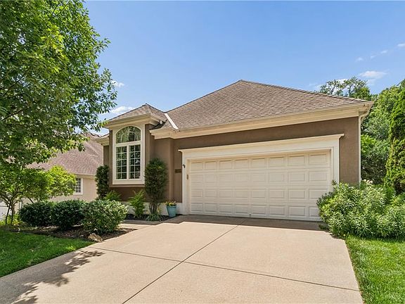 3rd image of 13322 Pennsylvania Ct