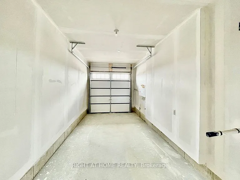 67 Milady Cres — Photo 15