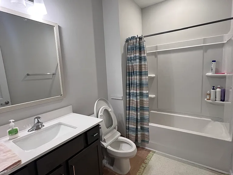 16 Roxbury Dr — Photo 3
