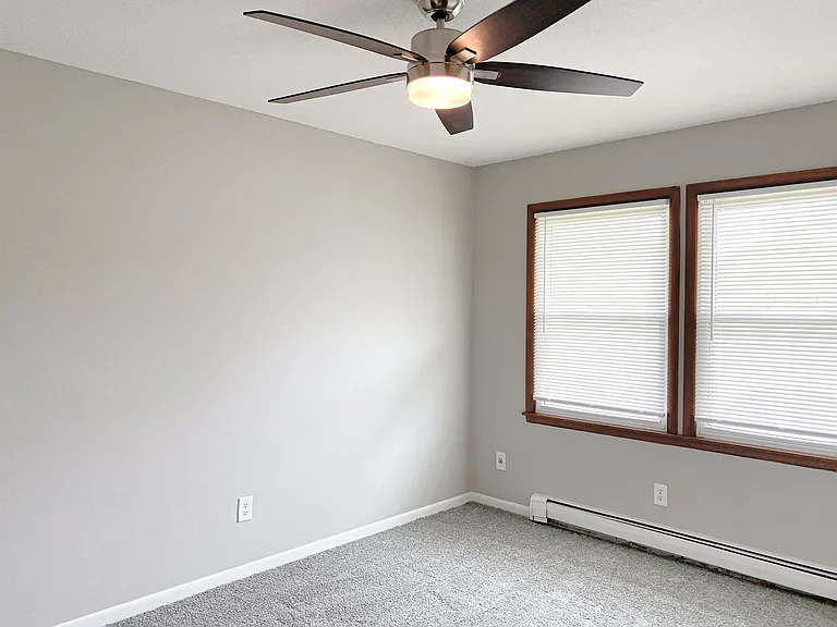 Windsor Chateau - Move in special- FREE GARGAE! — Photo 28