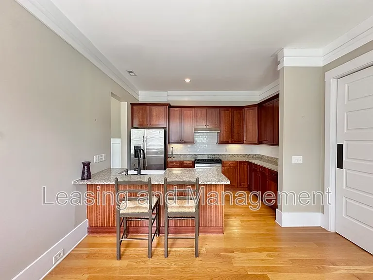 76 Alberta Ave — Photo 10