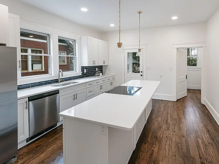 104 E Glenwood Ave — Photo 17