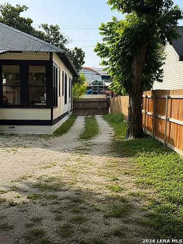 843 Cross St — Photo 3