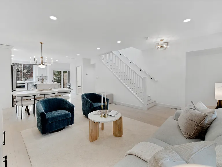 913 L St NE — Photo 6