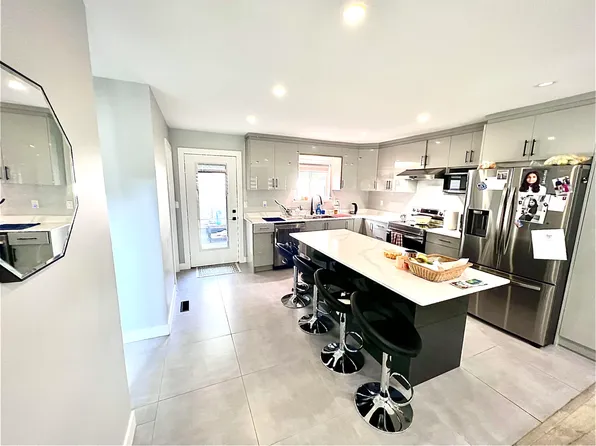 7376 123rd St, Surrey, BC V3W 5S3